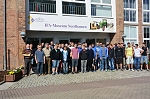 die ganze Gruppe vor dem Museum