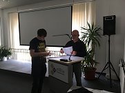 Zeugnisausgabe (Foto: IFA )