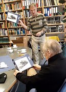 Übergabe  (Foto: W. Geiger)