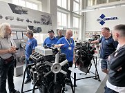 Besucher mit Fahrzeugen (Foto: hgfranke)