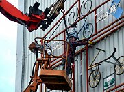 Wandbild erhält neuen Platz (Foto: Geiger)