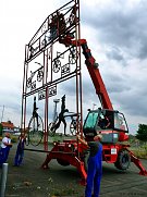 Wandbild erhält neuen Platz (Foto: Geiger)