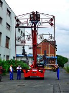 Wandbild erhält neuen Platz (Foto: Geiger)