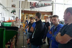 Sch&uuml;ler vom BSZ Sondershausen im IFA Museum