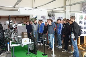 Sch&uuml;ler vom BSZ Sondershausen im IFA Museum