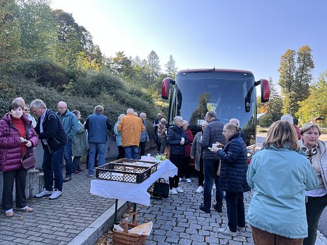 Bild: Imbiss vor dem Bus