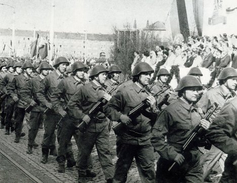 Bild: Bild 24: IFA-Kampfgruppe zur Maidemonstration 1977