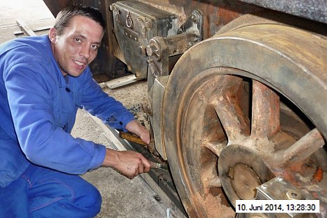 die Farbe muss runter (Foto: W. Geiger)