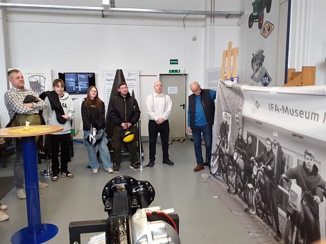 Banner Übergaben an Schülerprojekt 2023 (Foto: U. Emmelmann)