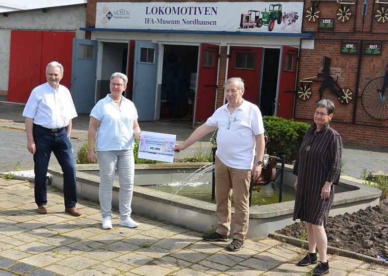 Übergabe des  (Foto: IFA-Museum)