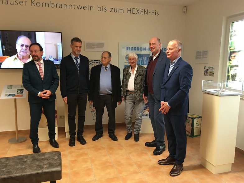 T. Heß, K. Buchmann, H.-D. Werner, Frau Werther, W. Tiefensee, F. Hahn (Foto: Franke)