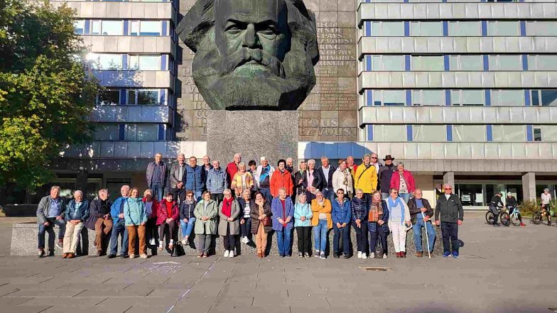 vor dem "Nischel" in Chemnitz (Foto: IFA-Museum)