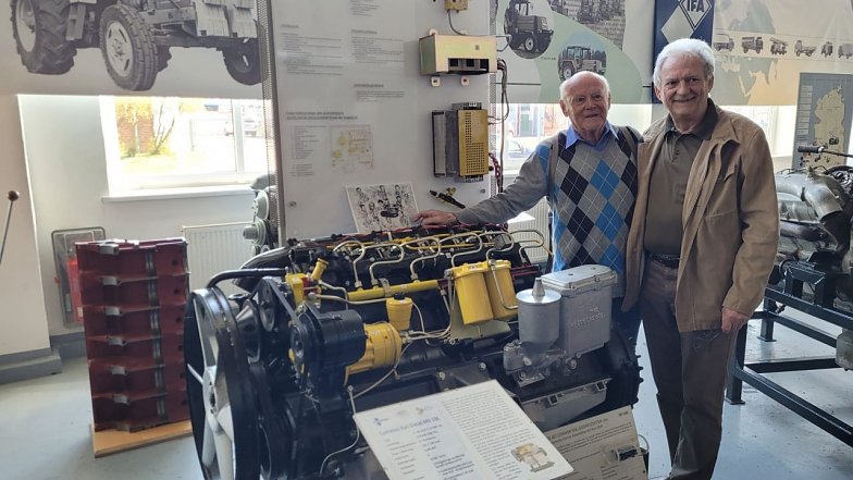 von rechts: Manfred Thiele , Kurt Bierwisch IFA-Museum (Foto: M. Thiele)